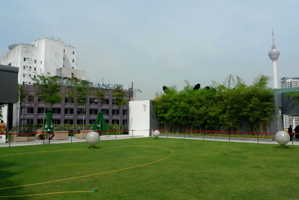 Where to Explore in Bukit Bintang like a local-Rooftop Garden