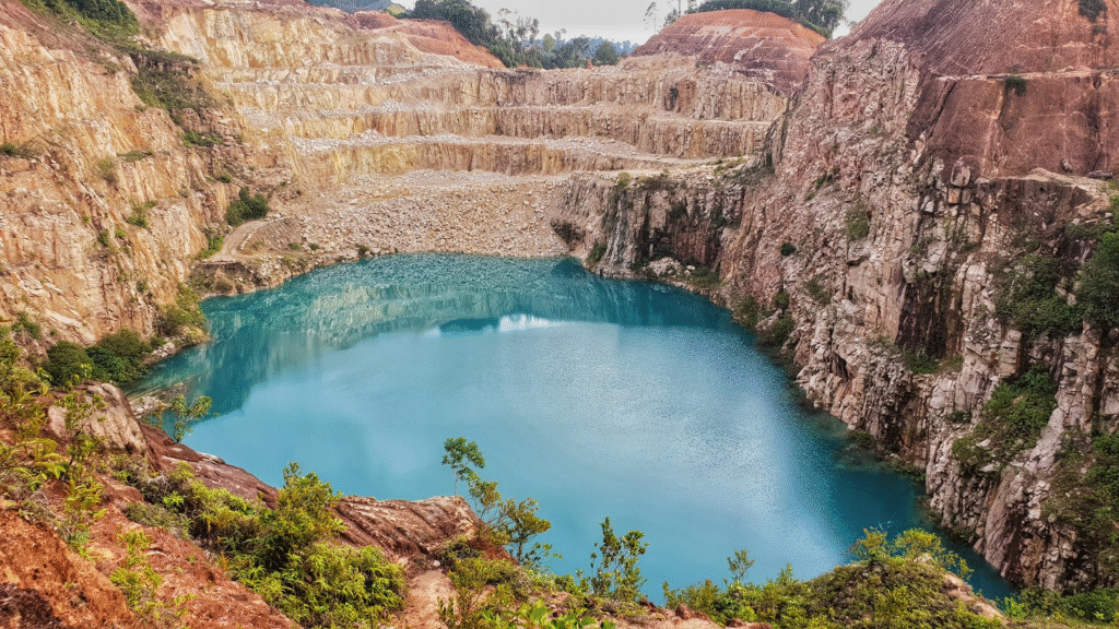 Where to Explore in Johor Like a Local-Tasik Biru Kangkar Pulai