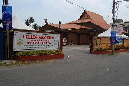 Pantai Cahaya Bulan-Gelanggang Seni