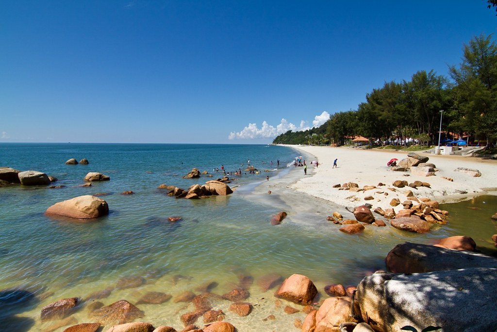 Where to Eat in Kuantan Like a Local-Teluk Cempedak Beach